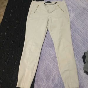 Ivanka Trump. Skinny leg dress pant. Size 2